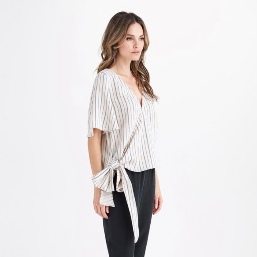 VETTA Capsule Wrap Top 2.0 XS in Sand Stripe